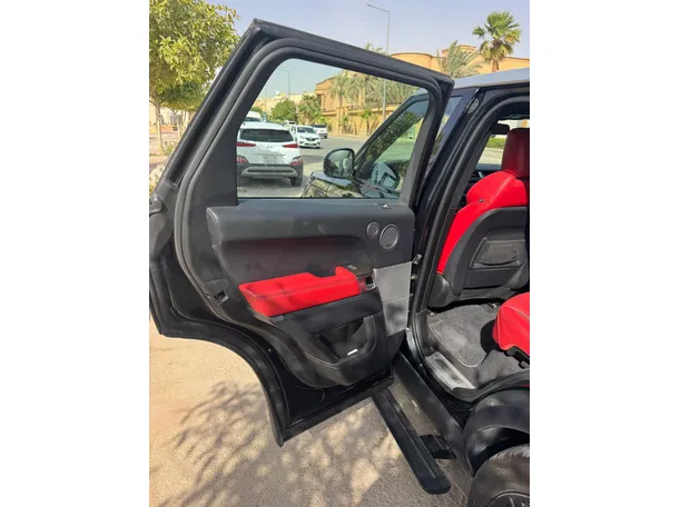 Car image 12