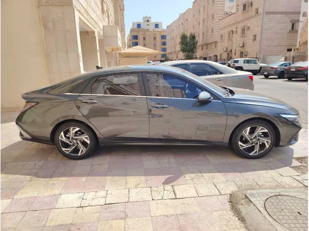 Car image 4