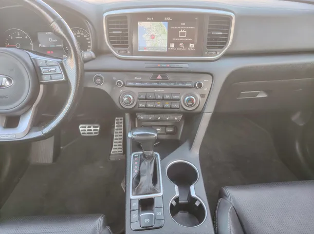 Car image 18