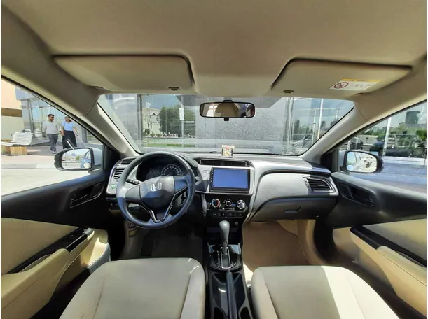 Car image 14