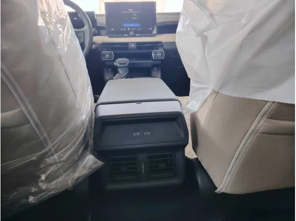 Car image 28