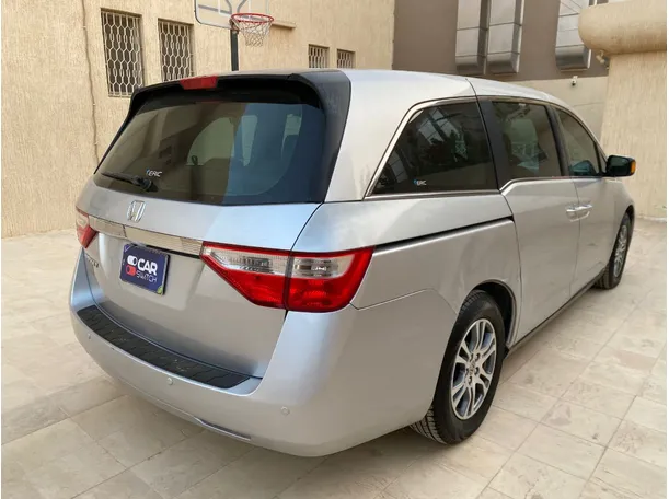 Car image 5