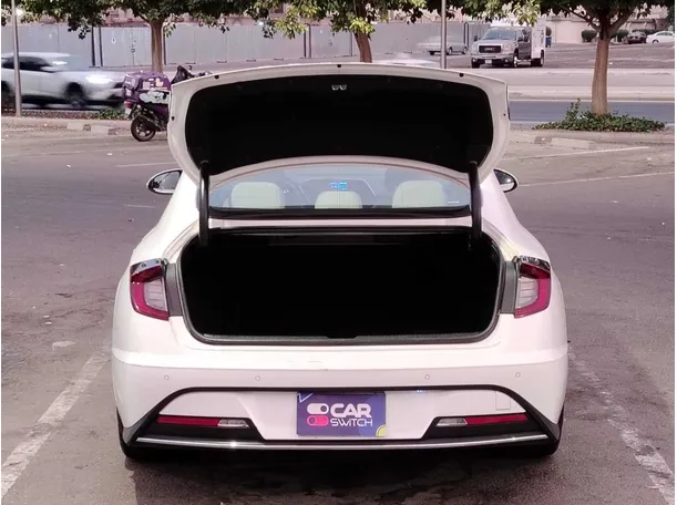 Car image 24
