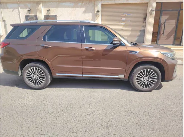 Car image 4