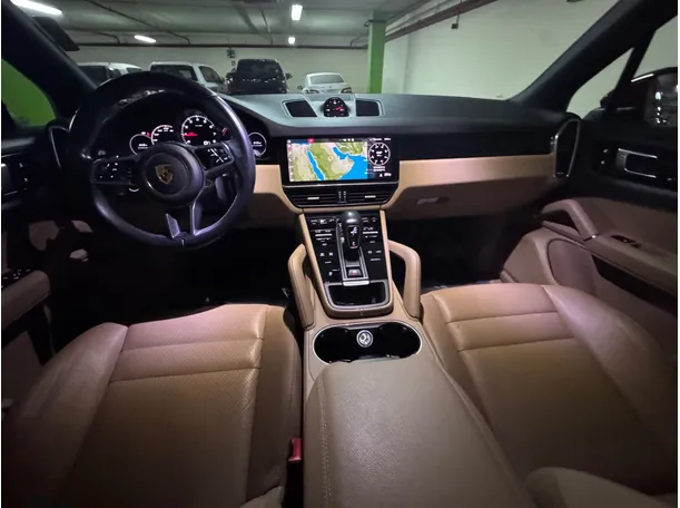 Car image 14