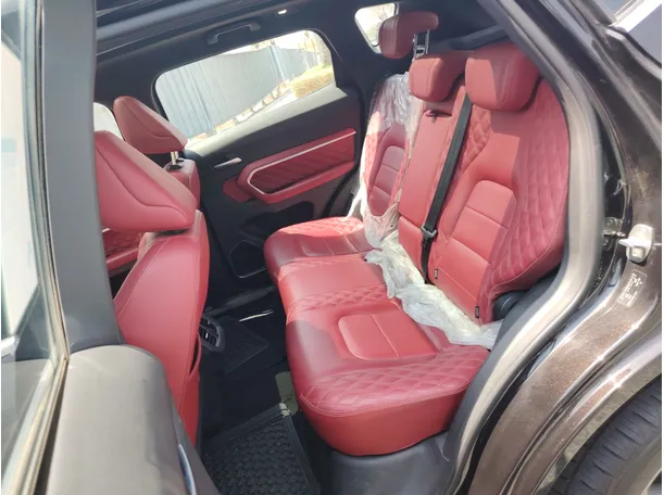 Car image 15