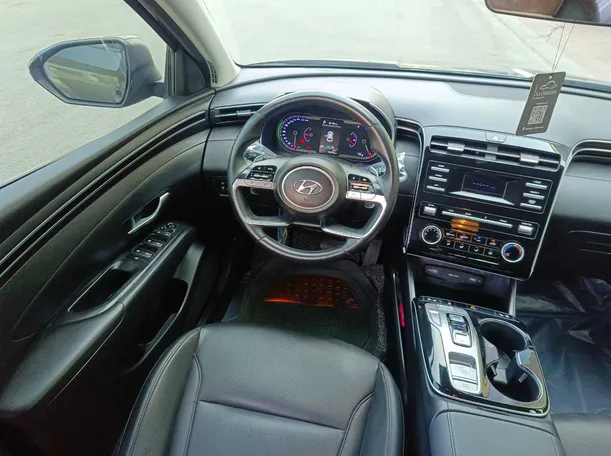 Car image 21