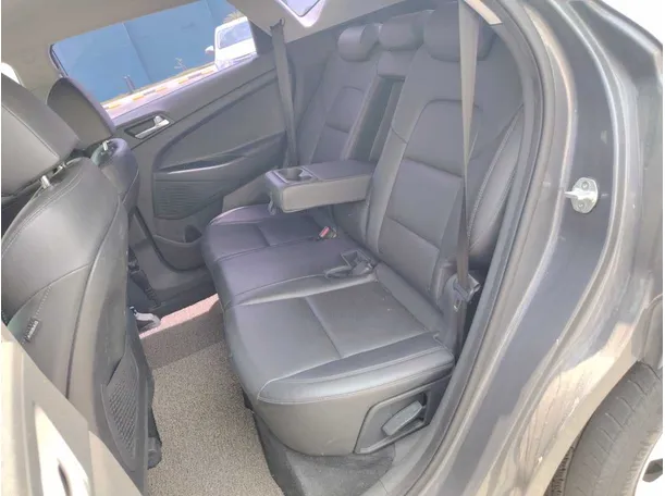 Car image 16