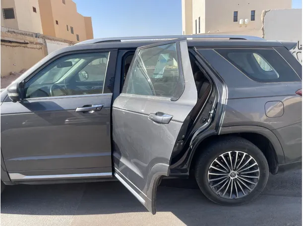Car image 16
