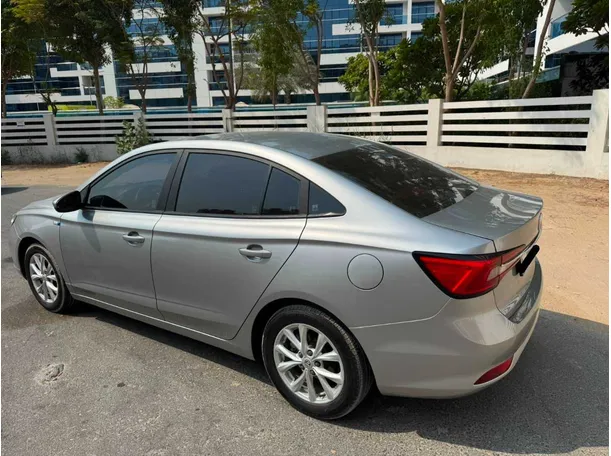 Car image 7