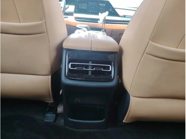 Car image 33