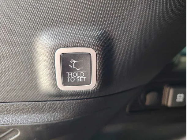 Car image 36