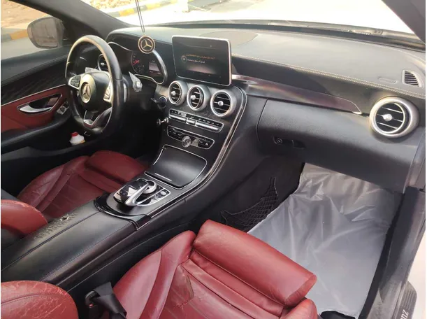 Car image 18