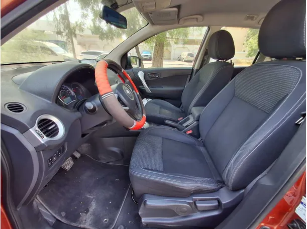 Car image 12
