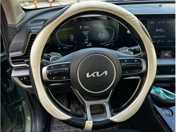 Car image 21