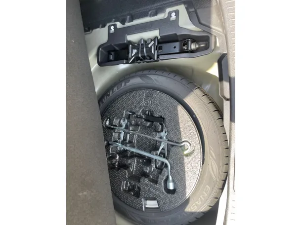 Car image 23