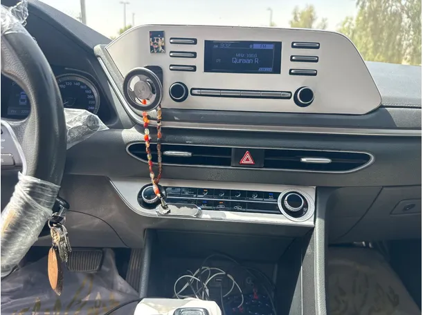 Car image 16