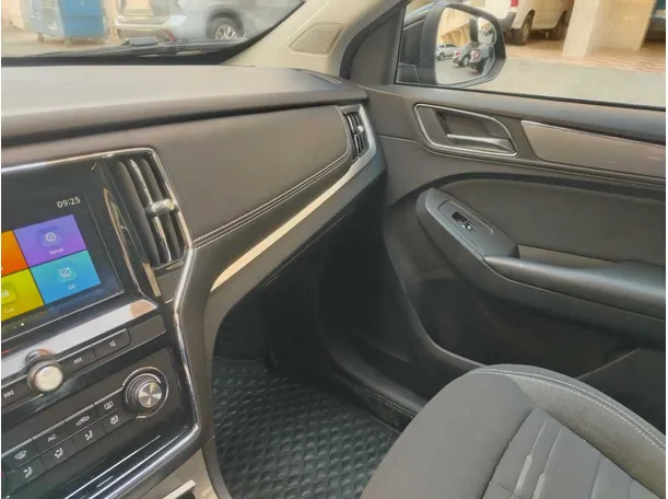 Car image 30
