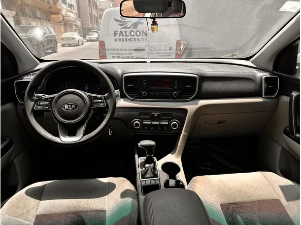 Car image 17