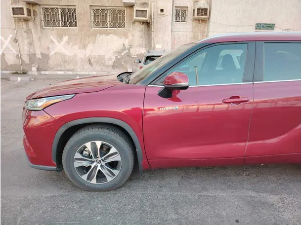 Car image 9
