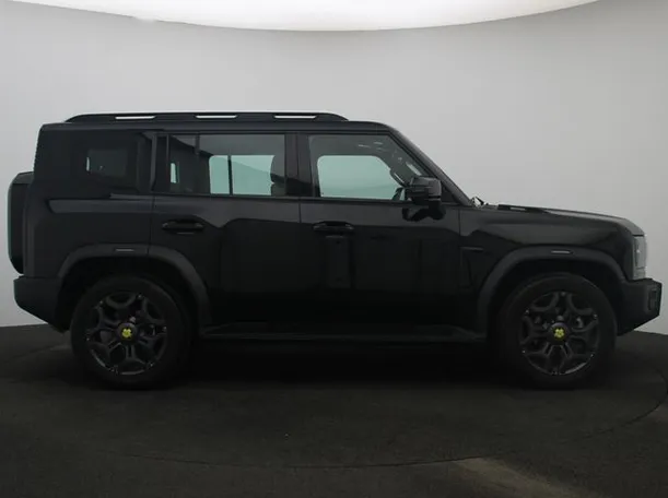 Car image 13