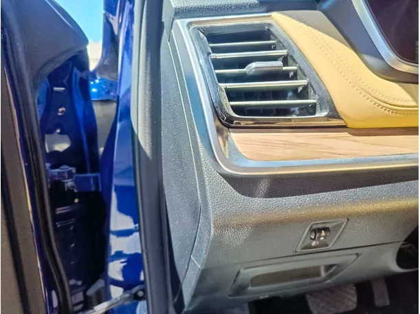 Car image 35