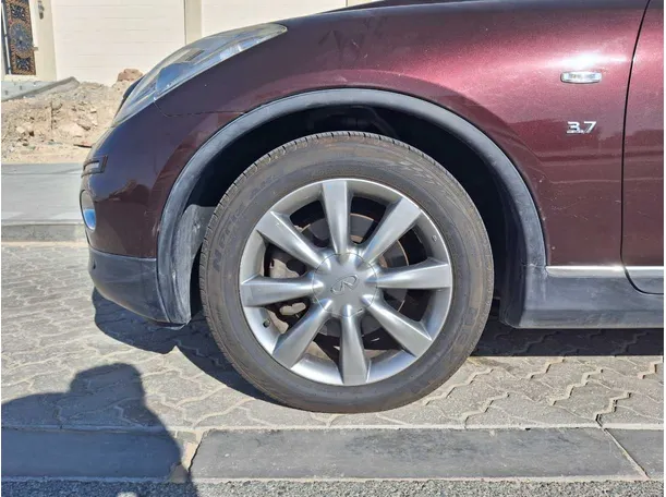 Car image 9