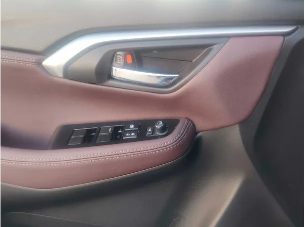 Car image 26