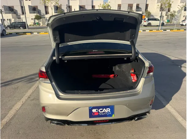 Car image 19