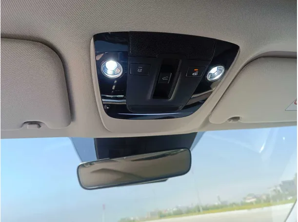 Car image 33