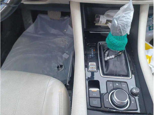 Car image 12
