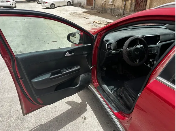 Car image 10