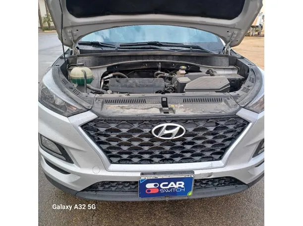 Car image 25