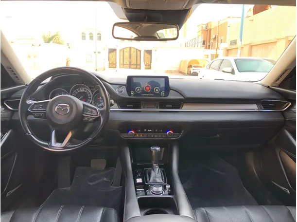 Car image 17