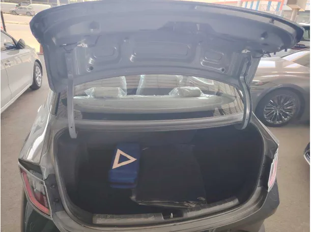 Car image 26