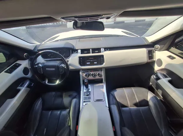 Car image 14