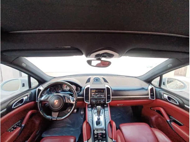 Car image 13