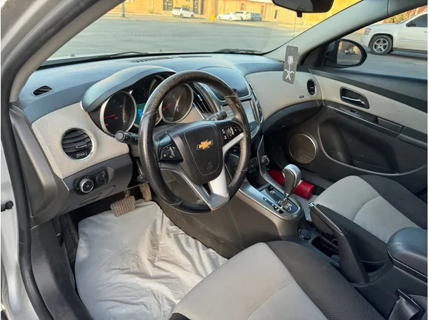 Car image 14