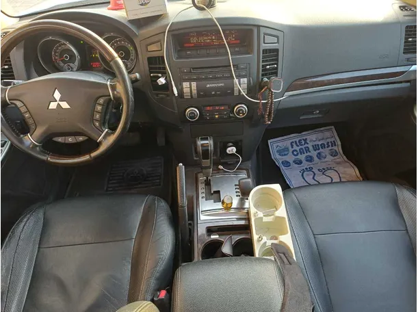 Car image 14
