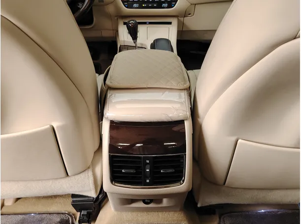 Car image 30