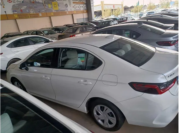 Car image 8