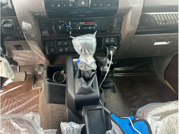 Car image 16