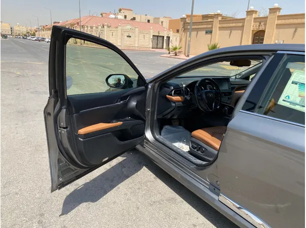 Car image 10
