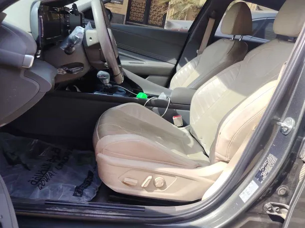 Car image 13