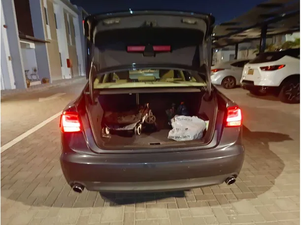 Car image 30