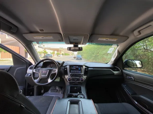 Car image 14