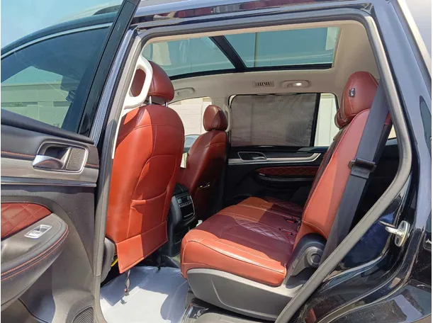 Car image 18
