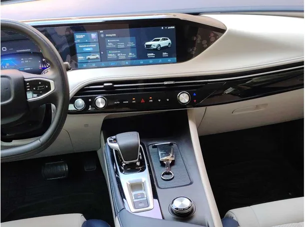 Car image 20