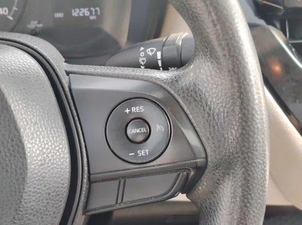 Car image 25