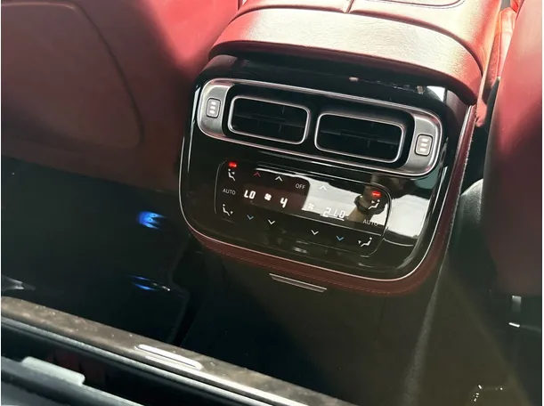 Car image 28